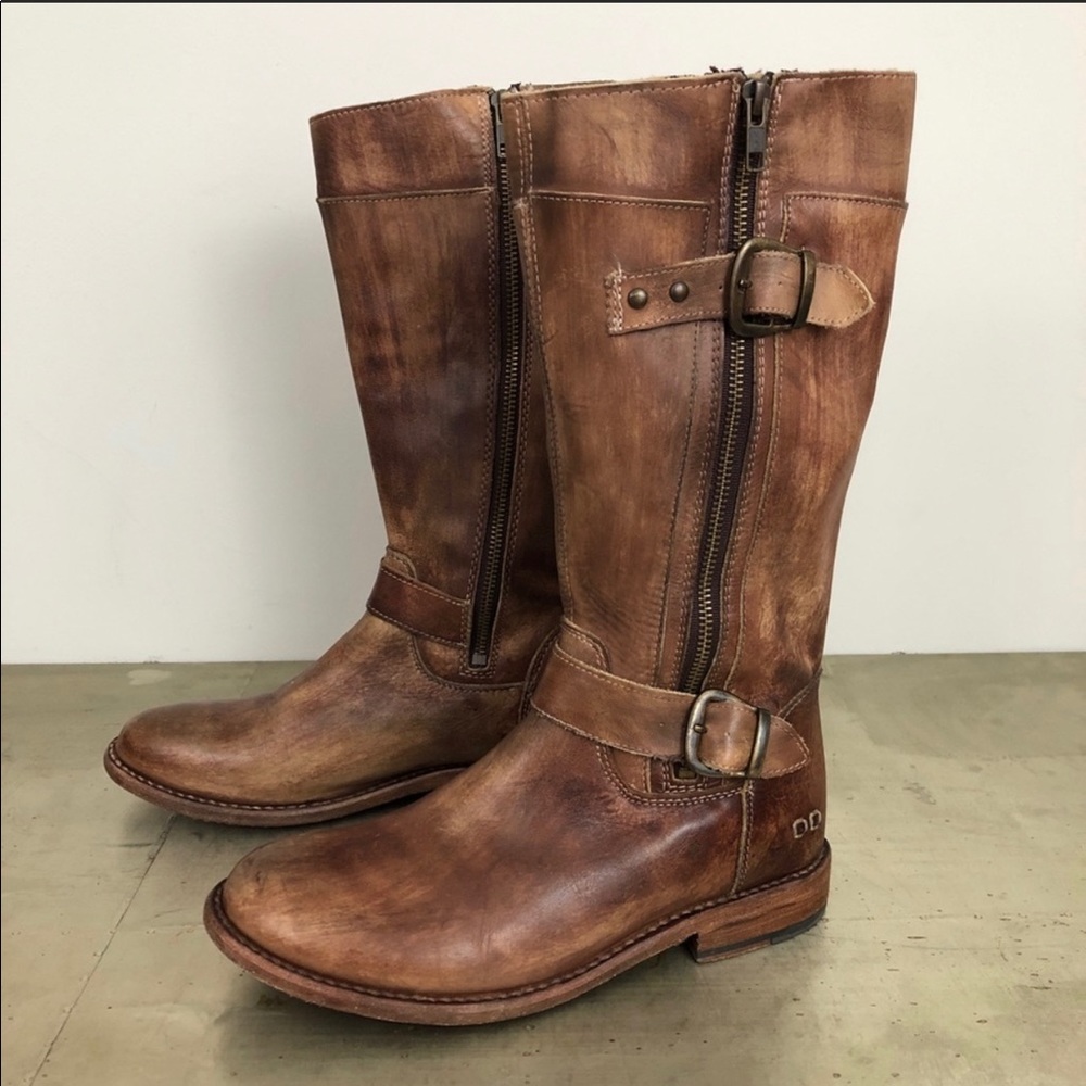 Bed|Stu Gogo Distressed Leather Buckle Boot